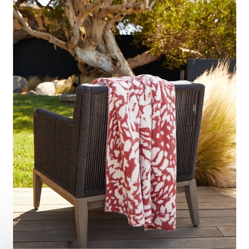 Barefoot Dreams‎ Cozychic Bloom Blanket in Coral Red/Cream